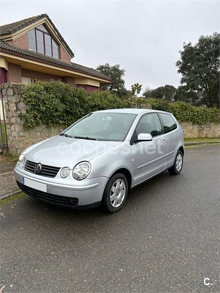 Usado VW Polo Advance 75 CV (55 kW) 2005 Gris / plata Utilitario