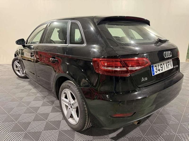 Usado Audi A3 Sportback 116 CV (85 kW) 2018 Negro Utilitario