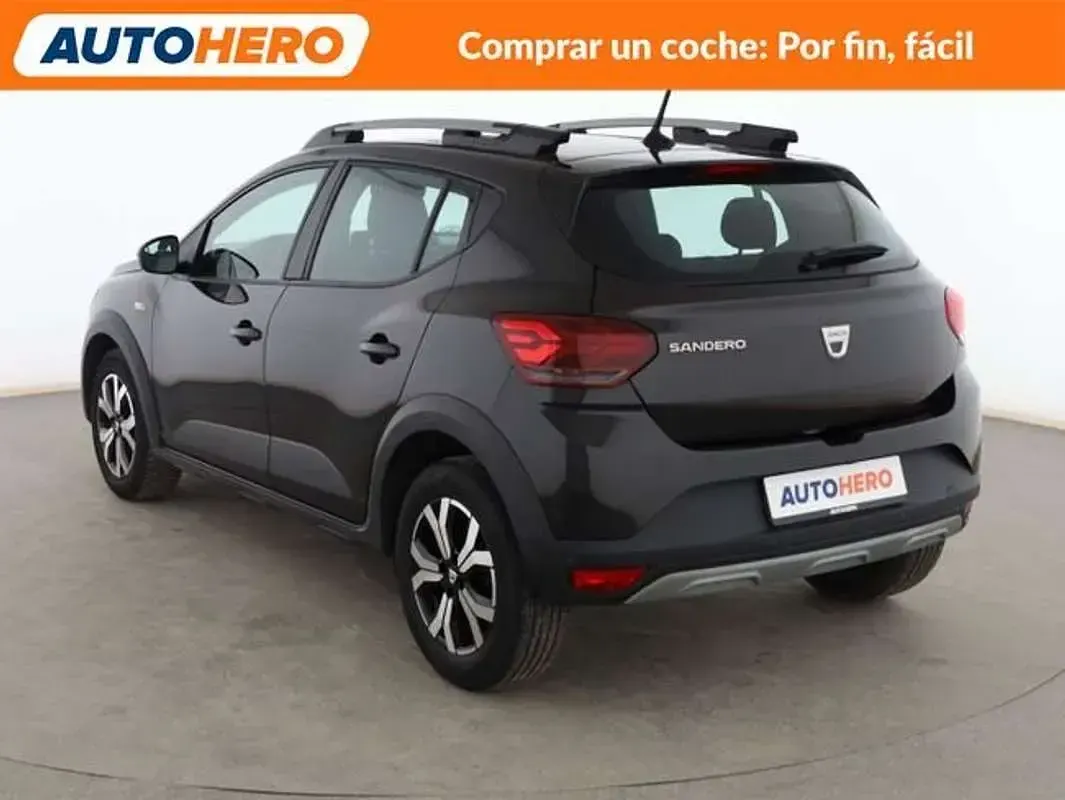 Usado Dacia Sandero Comfort 91 CV (66 kW) 2022 Negro Utilitario