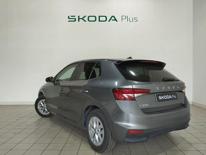 Gris plata Usado 2024 Skoda Fabia Selection | 16.690 € (Precio justo) - Imagen 1/4