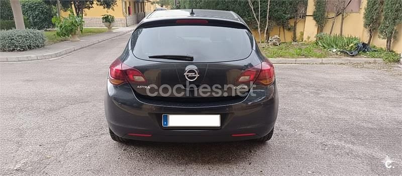 Negro Usado 2012 Opel Astra Excellence Berlina | 7000 € (Precio justo) - Imagen 1/4