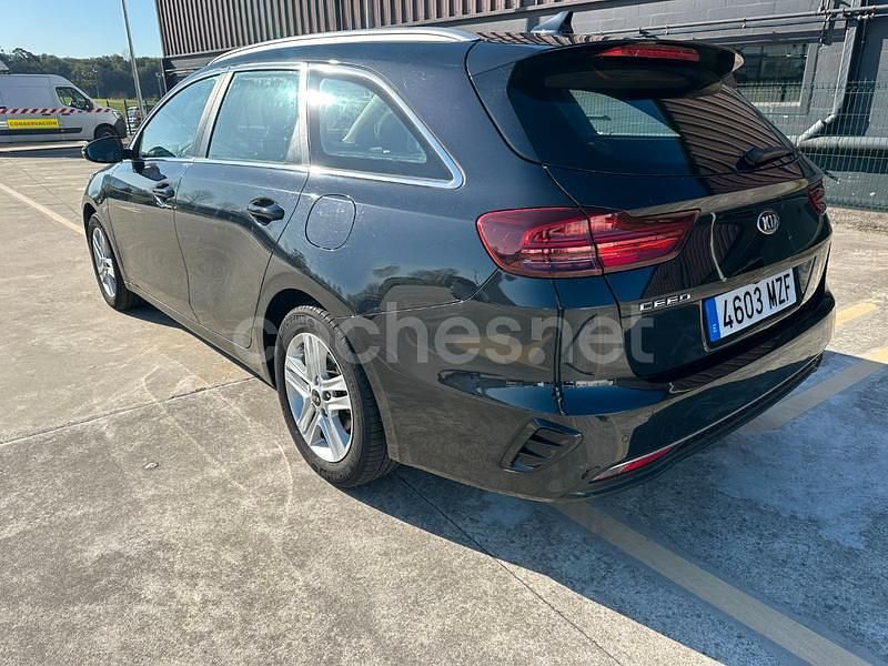 Usado Kia Ceed 120 CV (88 kW) 2020 Negro Utilitario