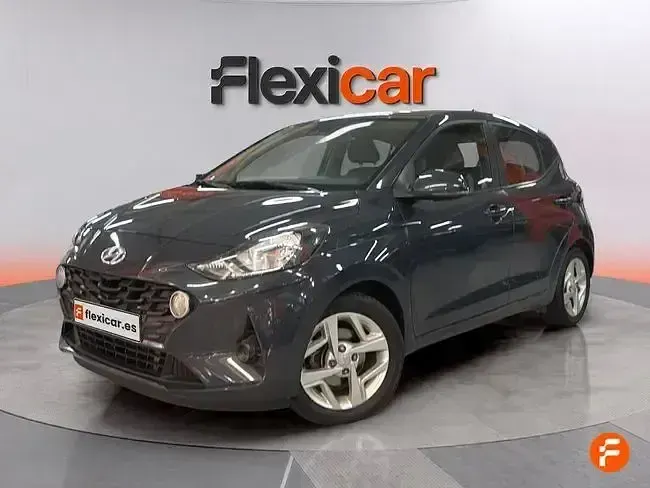 Usado Hyundai i10 67 CV (49 kW) 2023 Gris Utilitario