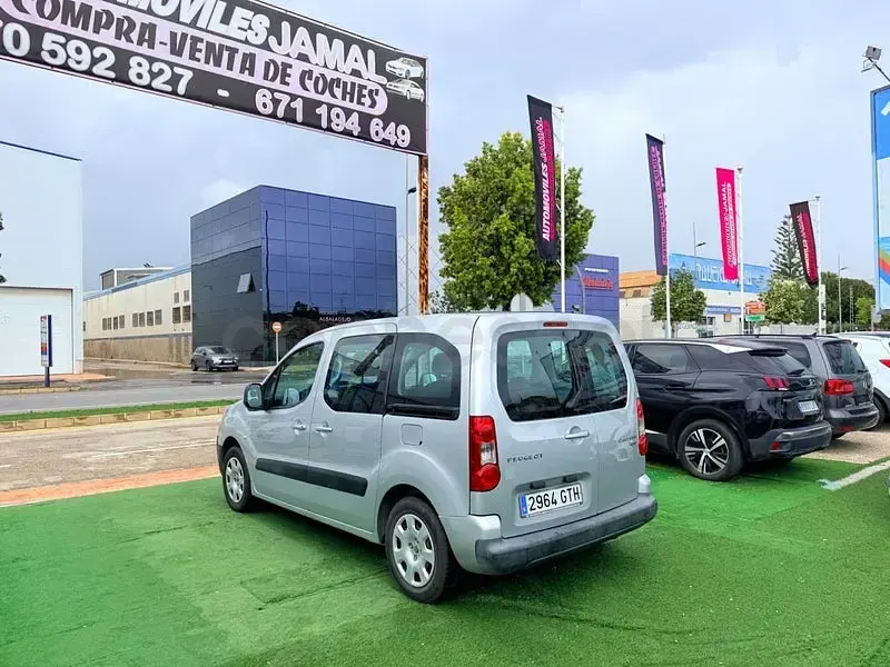 Usado Peugeot Partner Tepee 90 CV (66 kW) 2010 Gris / plata Monovolumen