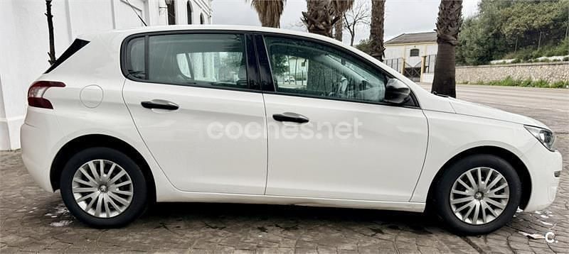 Usado Peugeot 308 Active 100 CV (73 kW) 2016 Blanco Berlina