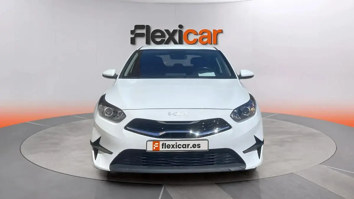 Usado Kia Ceed 136 CV (100 kW) 2023 Blanco Utilitario