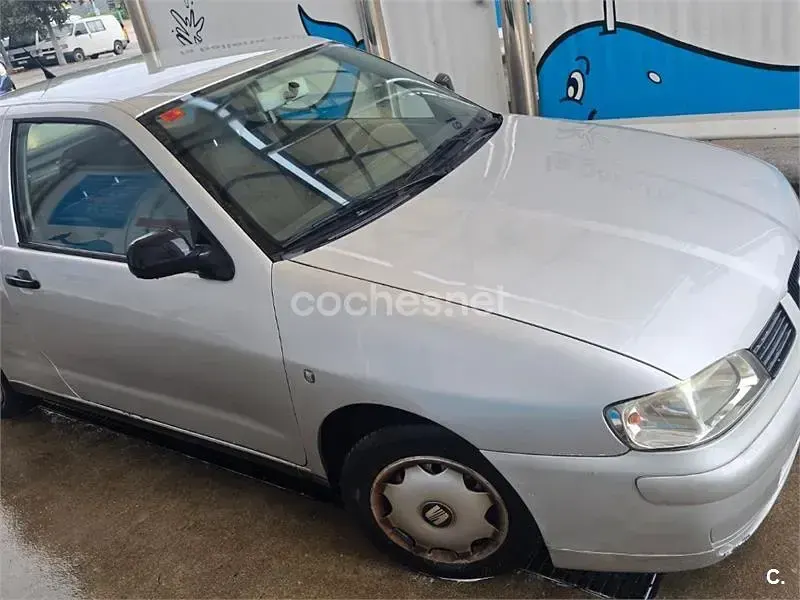 Usado Seat Ibiza Stella 60 CV (44 kW) 2000 Gris / plata Utilitario