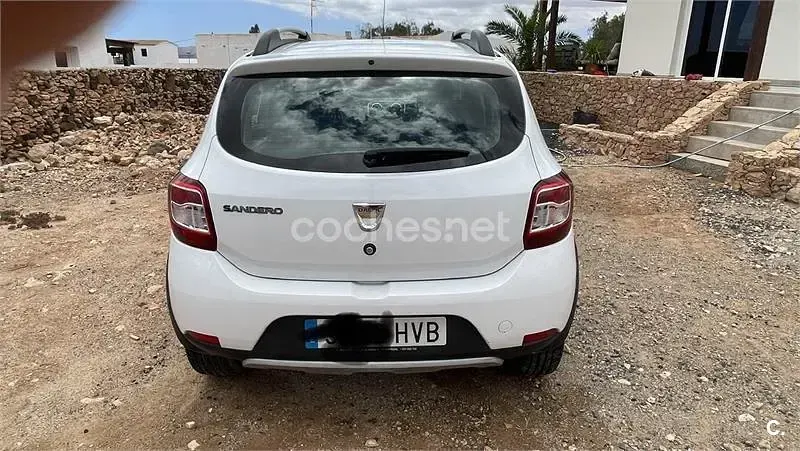 Usado Dacia Sandero Stepway 90 CV (66 kW) 2013 Blanco Berlina