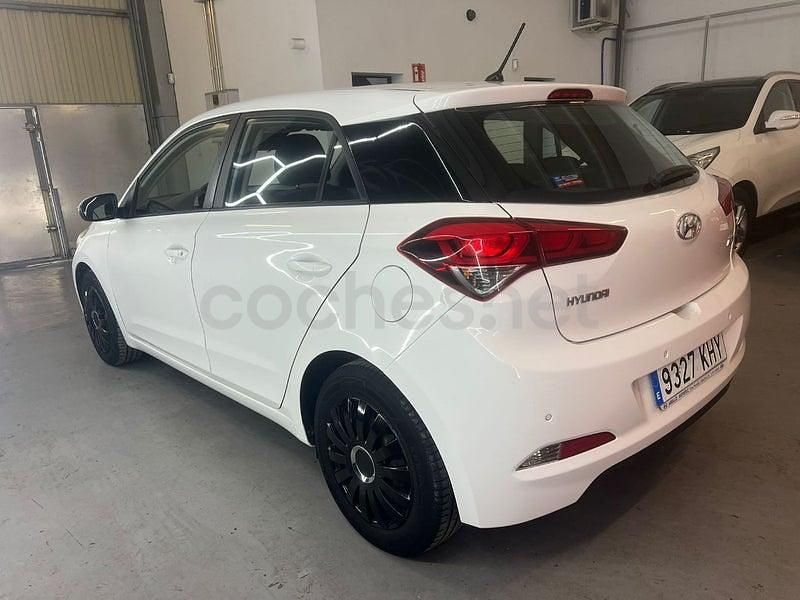 Usado Hyundai i20 84 CV (61 kW) 2018 Blanco Berlina