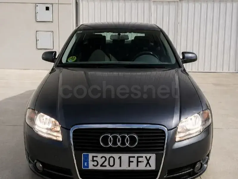 Usado Audi A4 140 CV (102 kW) 2006 Gris / plata Berlina