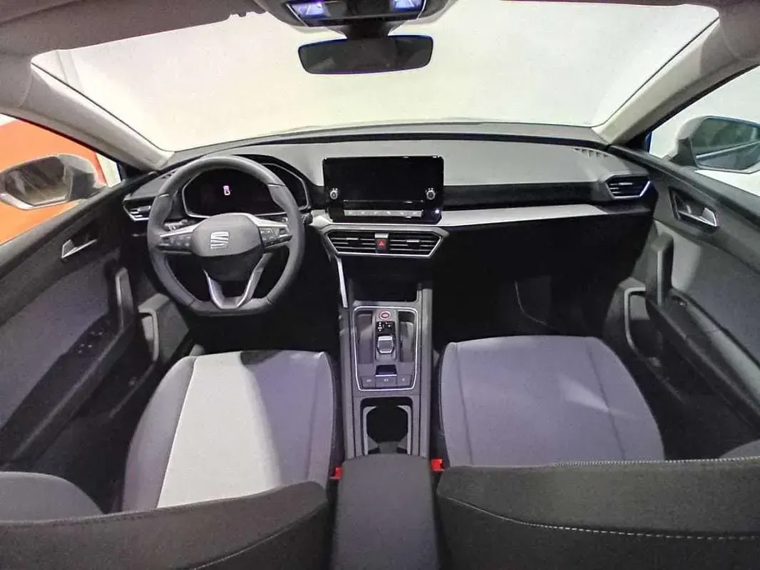 Usado Seat Leon Style 150 CV (110 kW) 2023 Gris Berlina