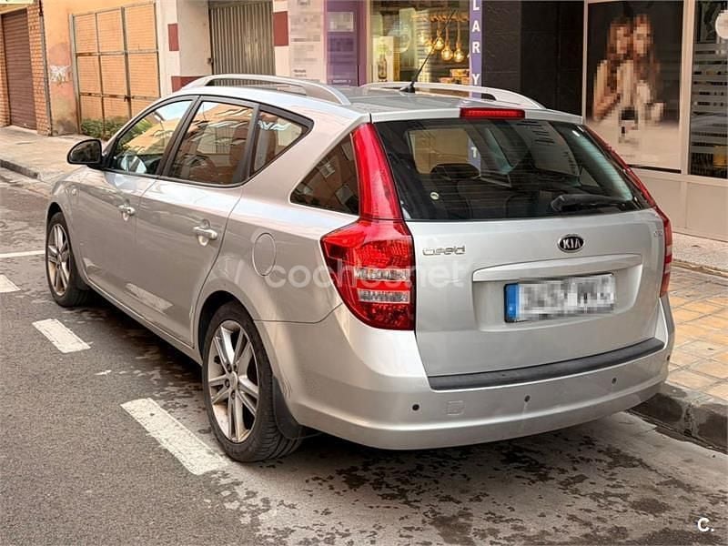 Usado Kia Ceed 90 CV (66 kW) 2009 Gris / plata Utilitario