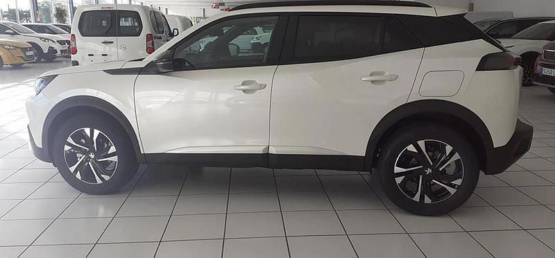 Usado Peugeot 2008 Allure 102 CV (75 kW) 2023 Blanc nacre SUV