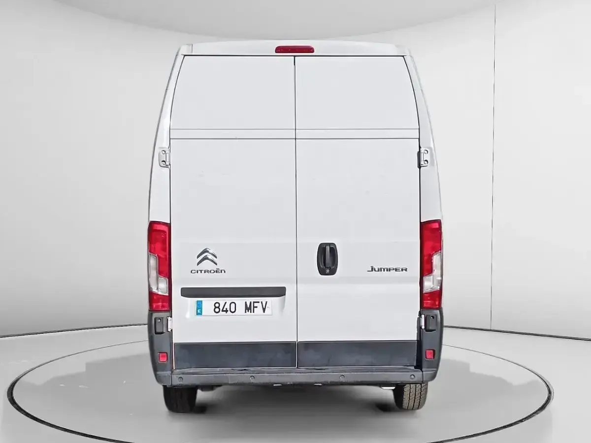 Usado Citroën Jumper 140 CV (102 kW) 2023 Blanco Monovolumen