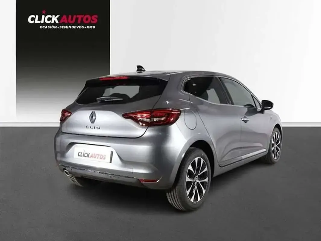 Usado Renault Clio Techno 91 CV (66 kW) 2023 Gris Utilitario