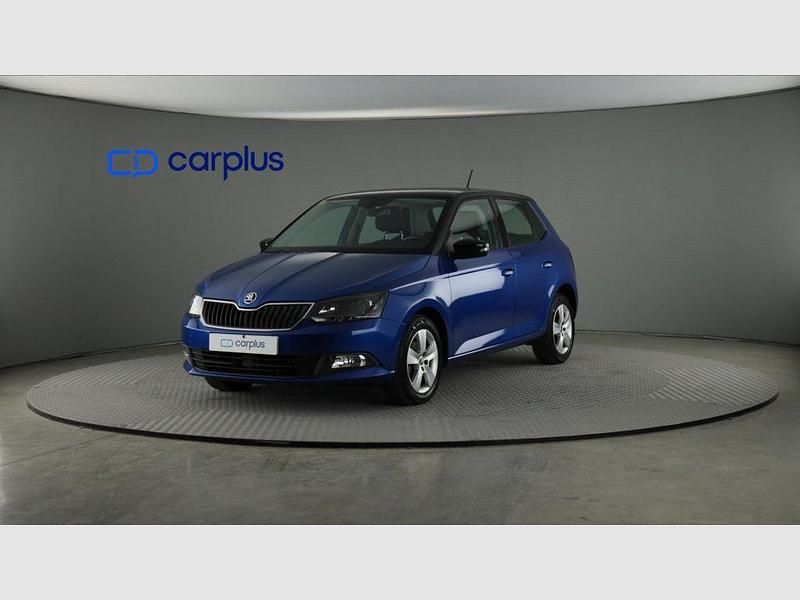 Usado Skoda Fabia Ambition 95 CV (69 kW) 2018 Azul denim techo negro (metalizado)