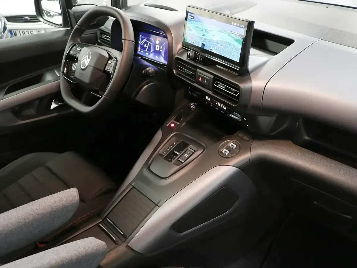 Usado Citroën Berlingo 130 CV (95 kW) 2025 Gris Monovolumen