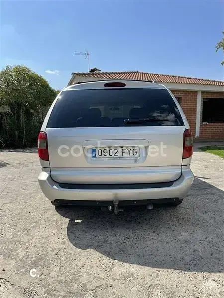 Usado Chrysler Voyager Executive 150 CV (110 kW) 2007 Gris / plata Monovolumen