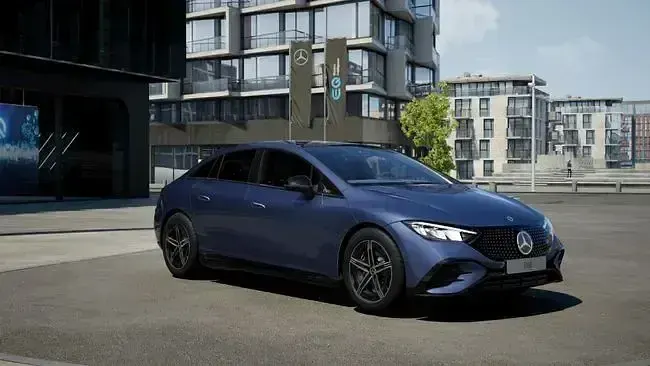 Nuevo Mercedes EQE350 AMG 234 kW (319 CV) 2026 Azul Berlina