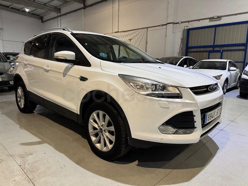 Usado Ford Kuga Titanium 140 CV (102 kW) 2015 Blanco SUV