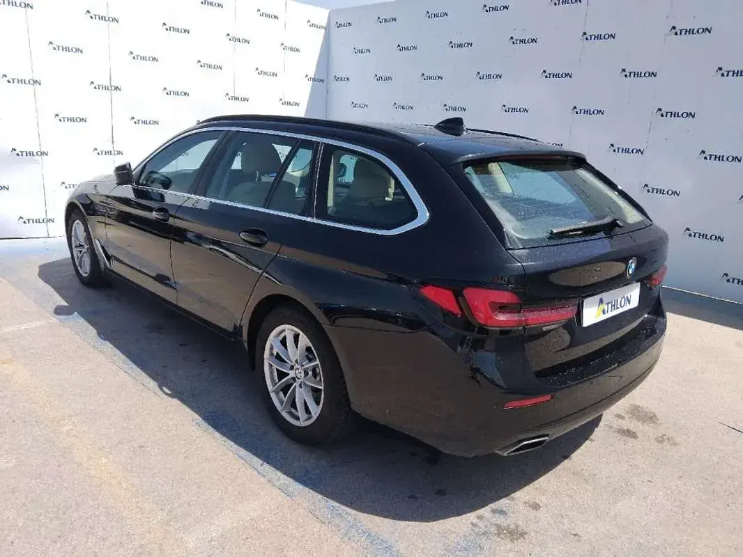 Usado BMW 530 286 CV (210 kW) 2023 Negro Familiar