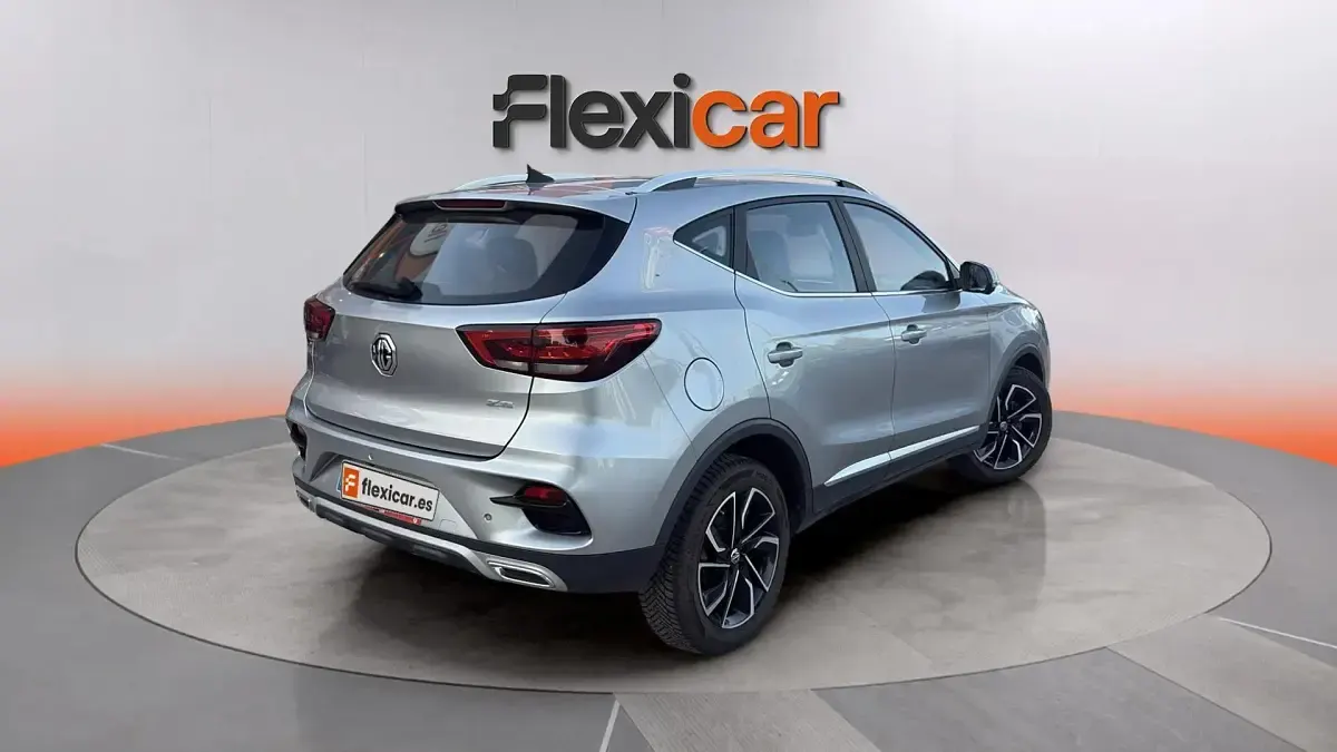 Usado MG ZS Luxury 111 CV (81 kW) 2023 Gris SUV
