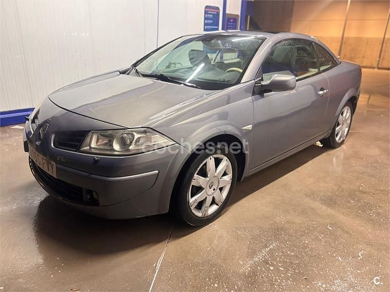 Usado Renault Mégane Cabriolet Privilege 130 CV (95 kW) 2007 Gris / plata Descapotable