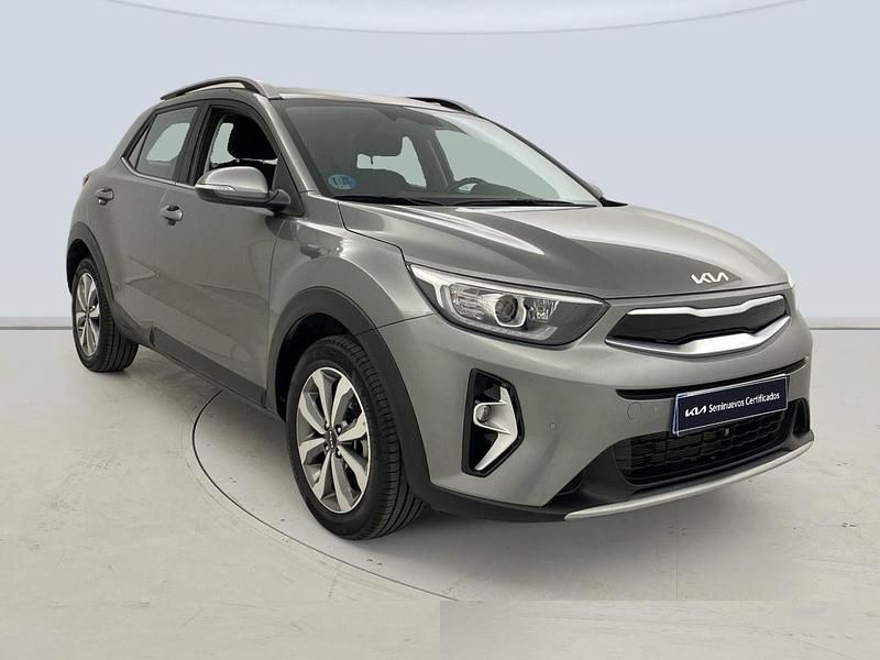 Usado Kia Stonic 100 CV (73 kW) 2025 Gris SUV
