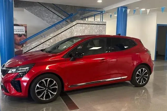 Usado Renault Clio Techno 90 CV (66 kW) 2024 Utilitario