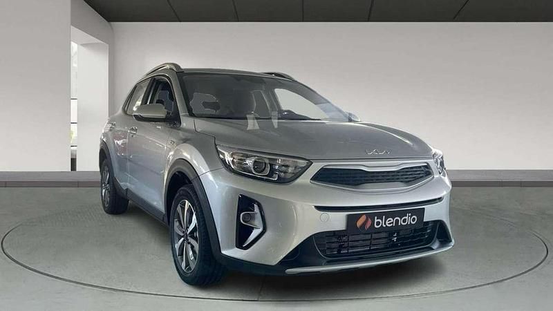 Usado Kia Stonic 101 CV (74 kW) 2025 Plateado SUV