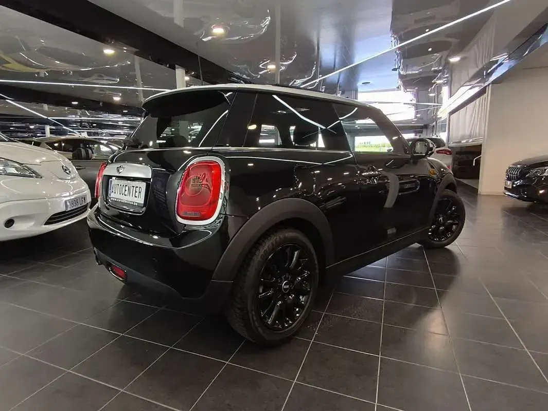 Käytetty Mini Cooper D 116 HP (85 kW) 2015 Musta Viistoperä