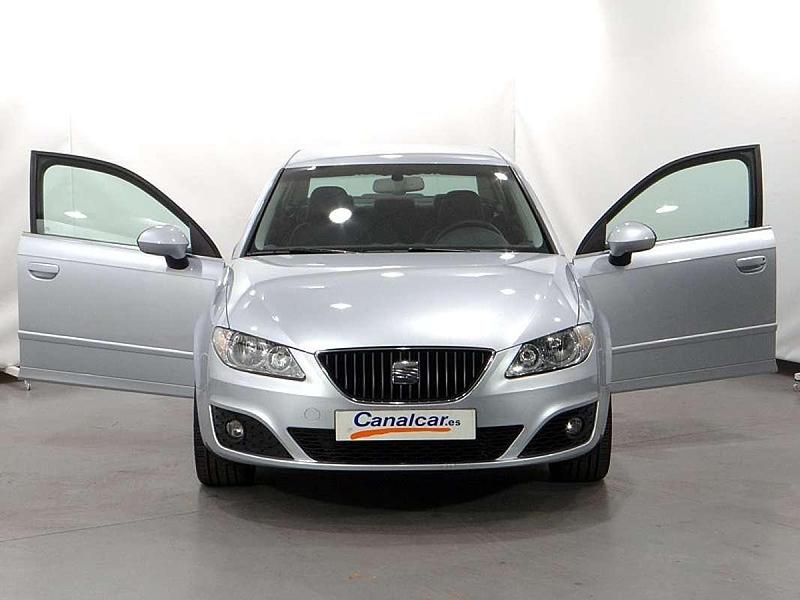 Usado Seat Exeo Style 143 CV (105 kW) 2011 Gris Berlina