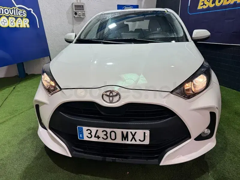Usado Toyota Yaris Hybrid Active 116 CV (85 kW) 2024 Blanco Berlina