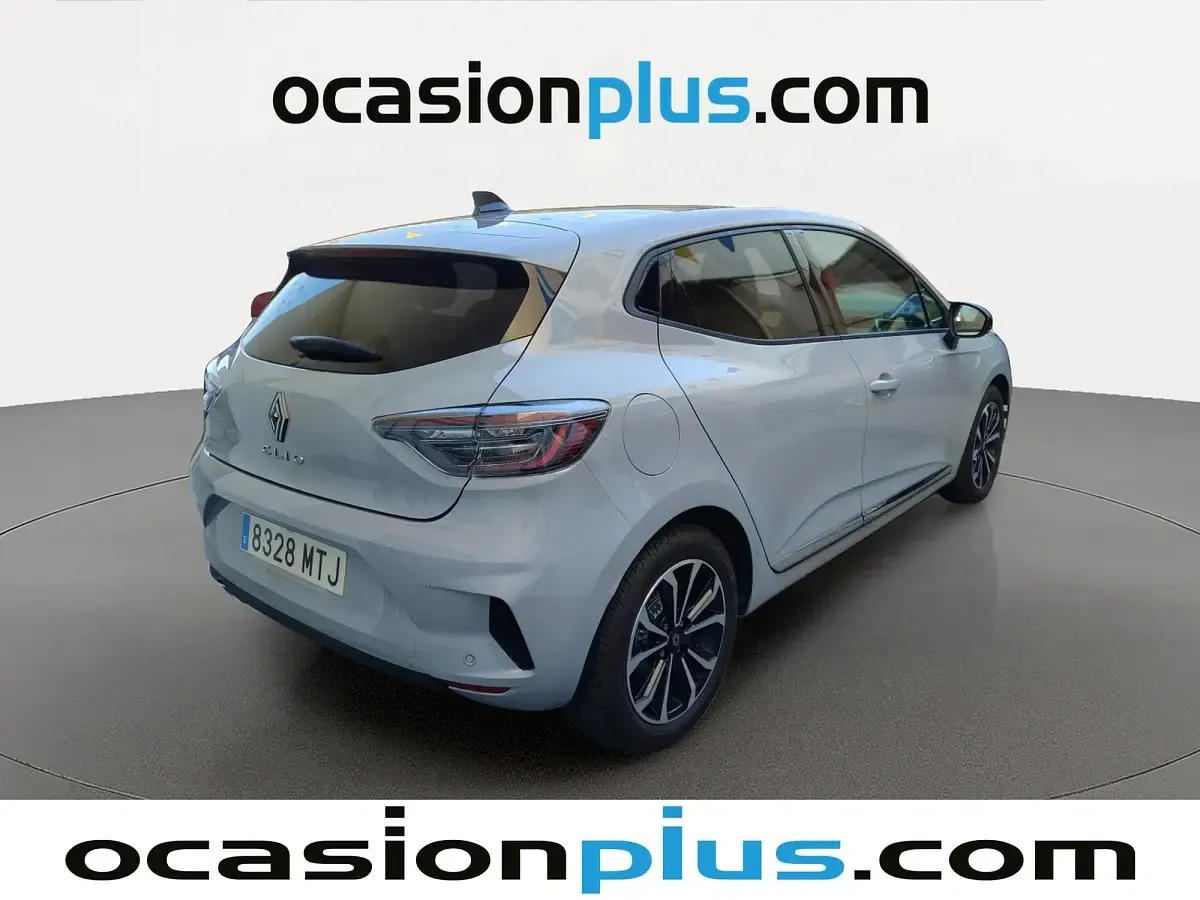 Usado Renault Clio Techno 101 CV (74 kW) 2024 Gris Utilitario