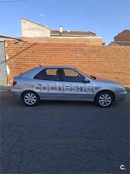 Usado Citroën Xsara 90 CV (66 kW) 2002 Gris / plata Berlina