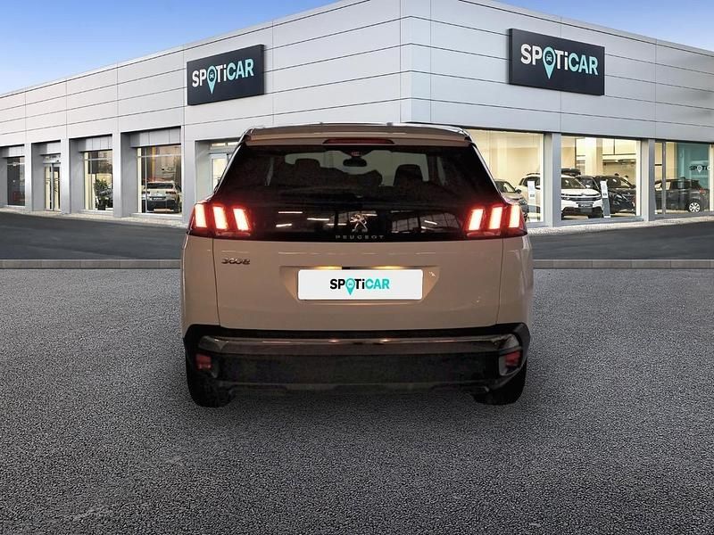 Usado Peugeot 3008 Allure 130 CV (95 kW) 2019 Blanco SUV