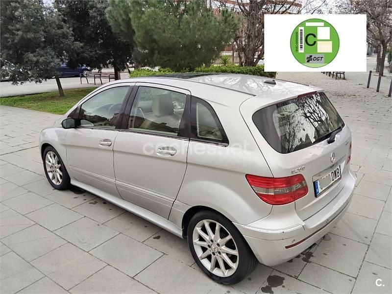 Usado Mercedes B200 193 CV (141 kW) 2006 Gris / plata Monovolumen