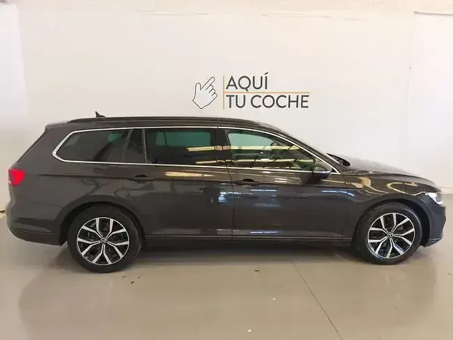 Usado VW Passat Executive 150 CV (110 kW) 2022 Gris / plata Familiar