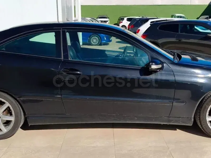 Usado Mercedes C200 122 CV (89 kW) 2006 Negro Berlina