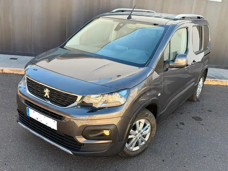 Usado Peugeot Rifter Style 130 CV (95 kW) 2021 Marrón Monovolumen
