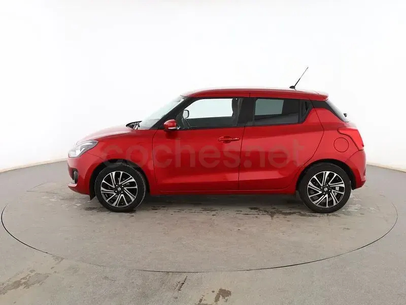 Usado Suzuki Swift 83 CV (61 kW) 2022 Granate Utilitario