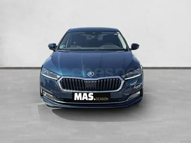 Usado Skoda Octavia Selection 150 CV (110 kW) 2023 Azul Berlina
