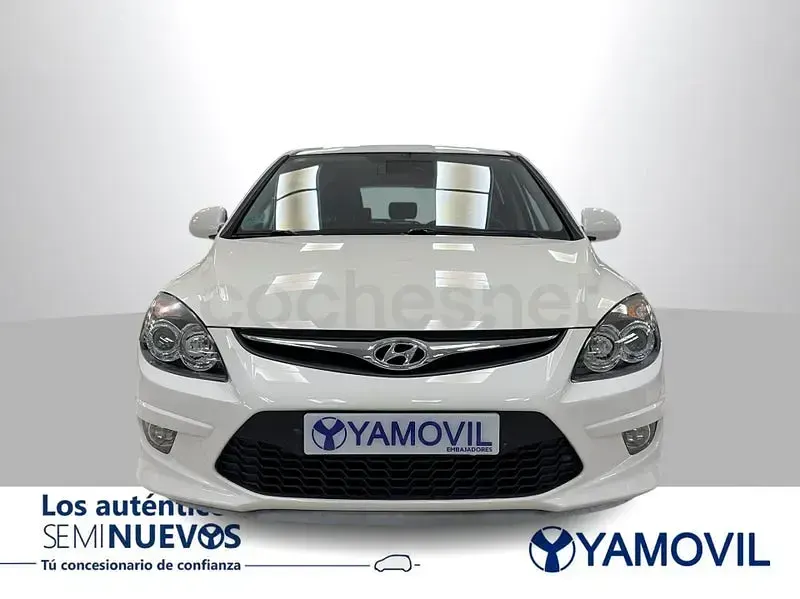 Begagnad Hyundai i30 Classic 109 HK (80 kW) 2011 Vit Sedan