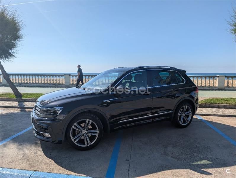 Negro Usado 2020 VW Tiguan R-line SUV | 28.900 € (Precio justo) - Imagen 1/4