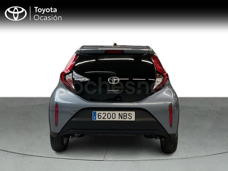 Usado Toyota Aygo X Play 72 CV (52 kW) 2025 Gris / plata SUV
