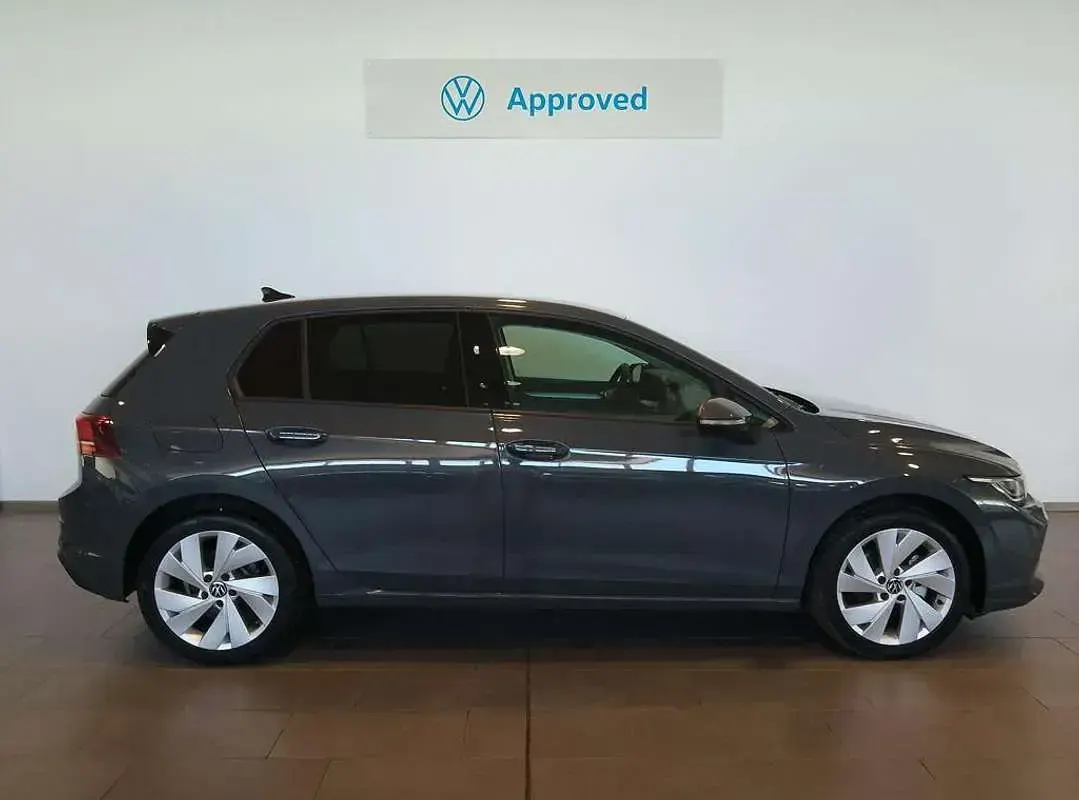 Usado VW Golf VIII 116 CV (85 kW) 2025 Gris Utilitario