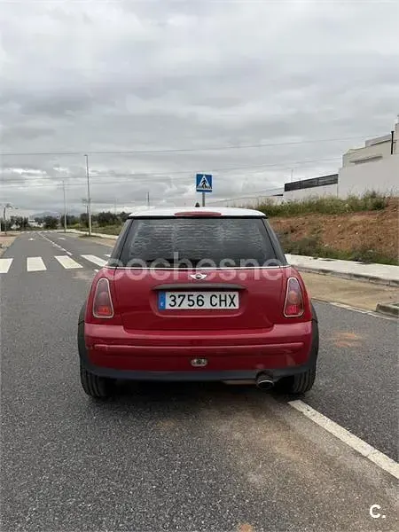 Usado Mini ONE 90 CV (66 kW) 2003 Rojo Utilitario