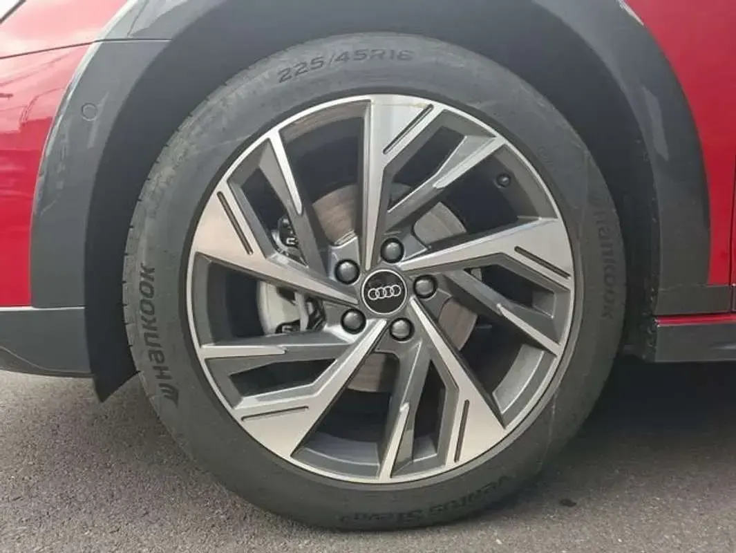 Usado Audi A3 Ambiente 204 CV (150 kW) 2025 Rojo Berlina
