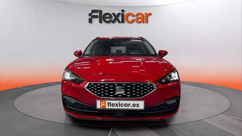 Usado Seat Leon ST Style 131 CV (96 kW) 2021 Rojo Familiar