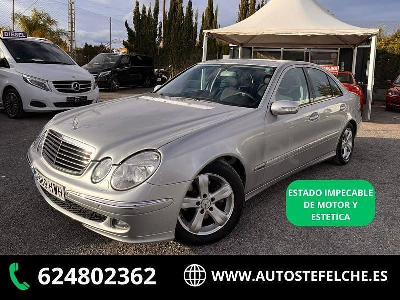 Usado Mercedes E220 Avantgarde 150 CV (110 kW) 2005 Gris / plata Berlina